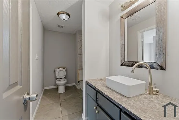 335 Rogers St — Photo 8