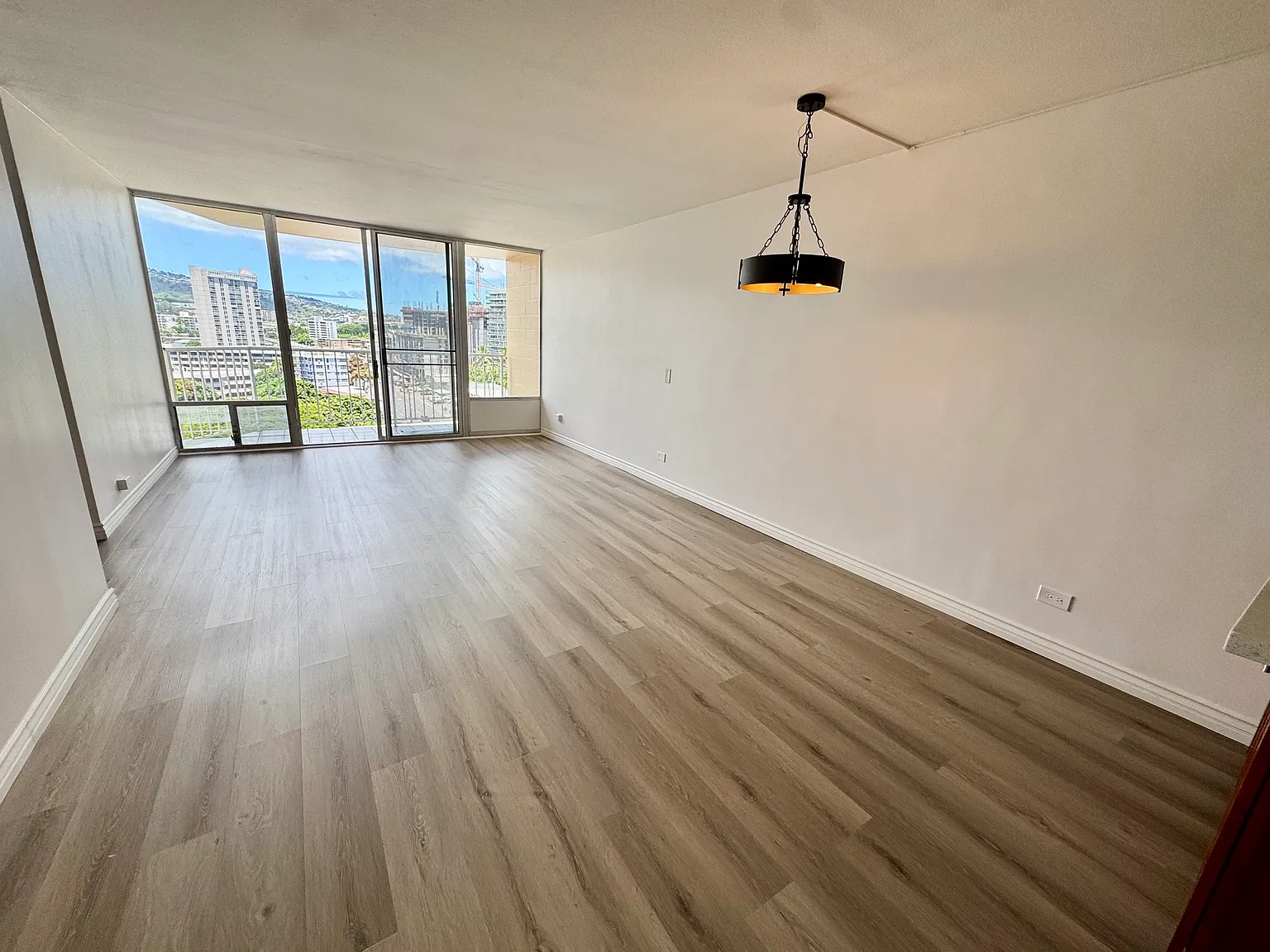 2 bed, 938 sqft, $3,400 — Photo 3