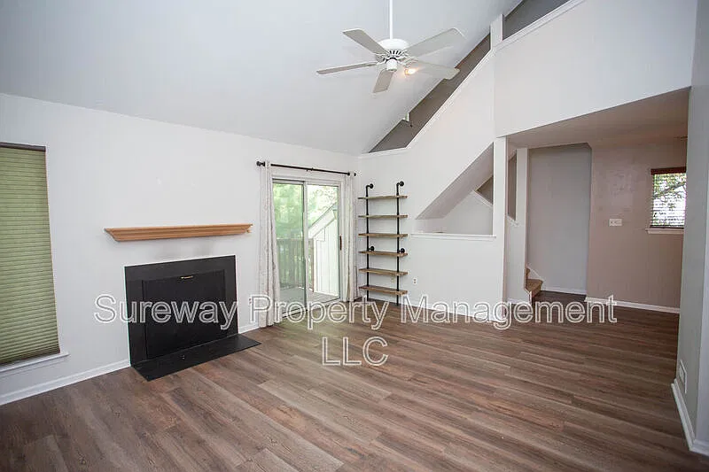 2 bed, 2.0 bath, 1297 sqft, $2,400 — Photo 3