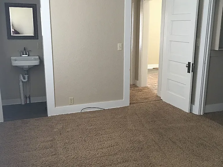 220 W Culton St — Photo 3