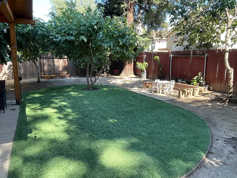 9425 Village Tree Dr — Photo 52