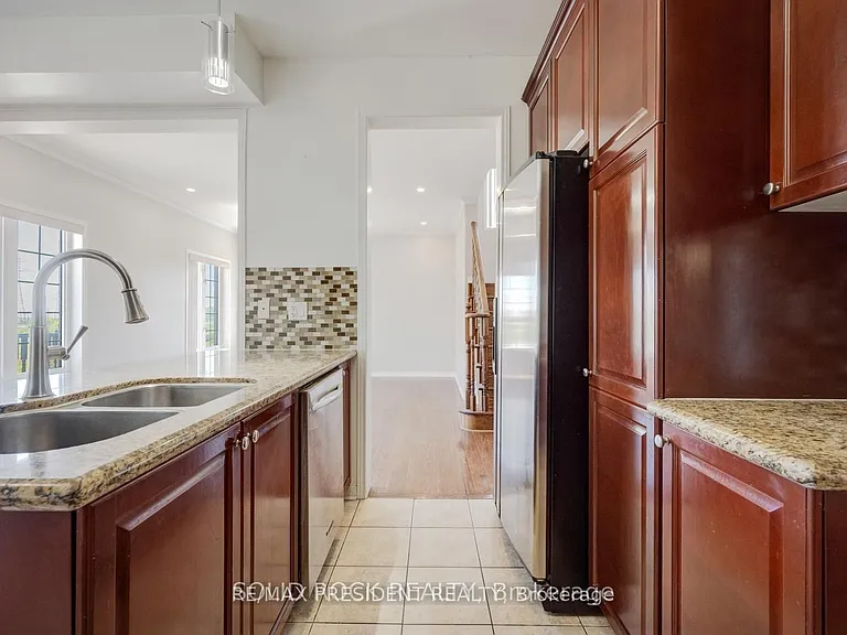 15 Roundstone Dr — Photo 10