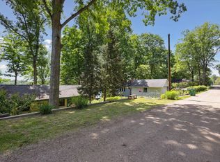 15571 Lakeview Dr, Buchanan, MI 49107