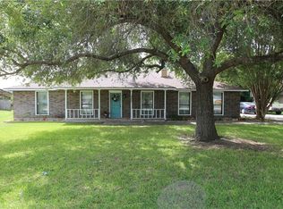 327 Meadow Ln, Martindale, TX 78655