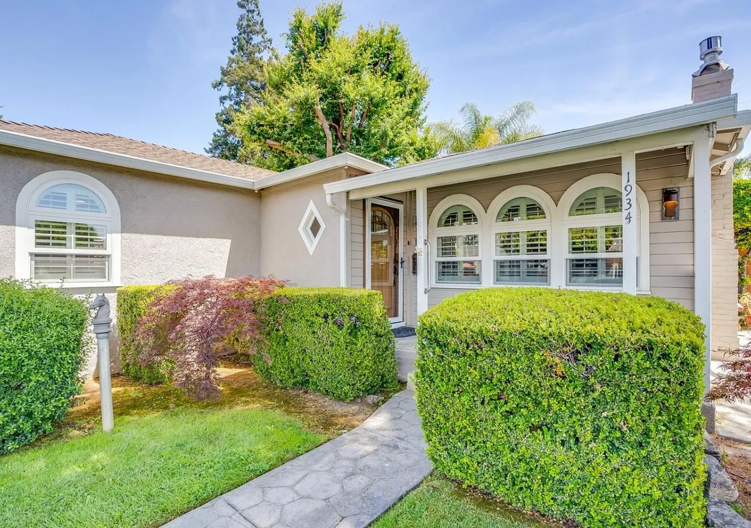 Charming 3 bedroom, 1 bathroom single family home in Santa Clara — Photo 2