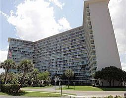Home for Sale in Deerfield Beach, Florida $299,000