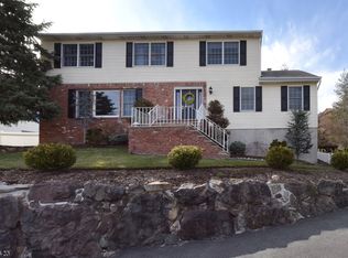 5 Hillock Ave, Hawthorne, NJ 07506