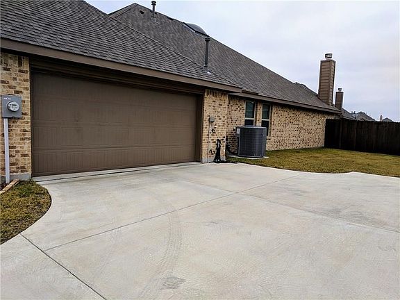 4th image of 1111 Yorkshire Dr