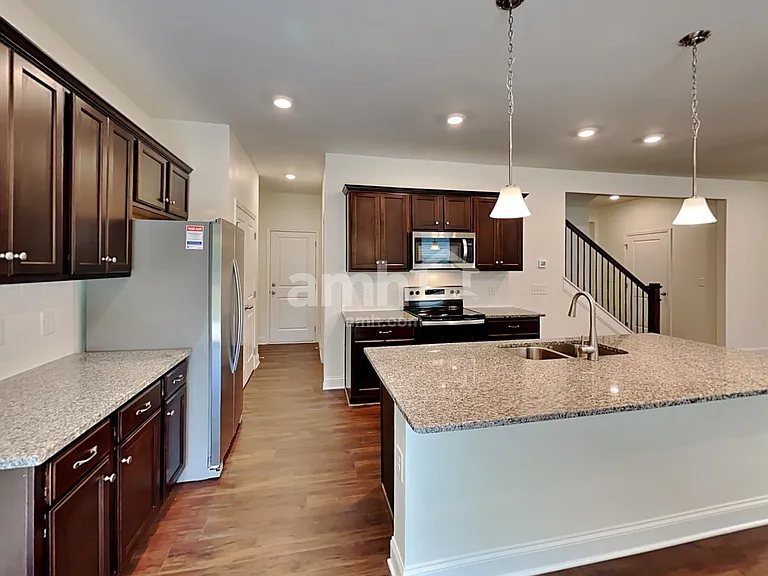545 Summit View Ln — Photo 3