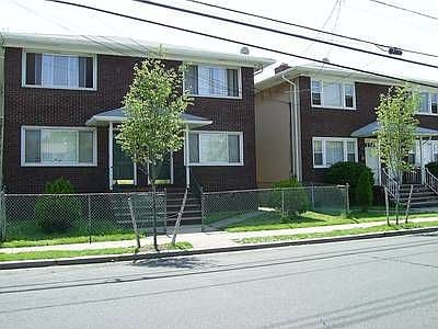 2nd image of 915 Chandler Ave