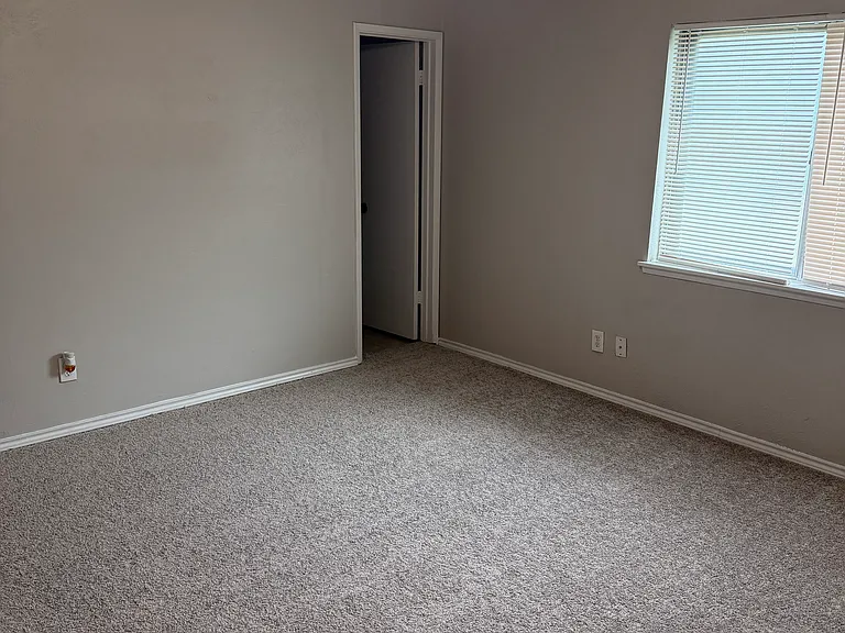 7009 Greenview Cir N — Photo 14