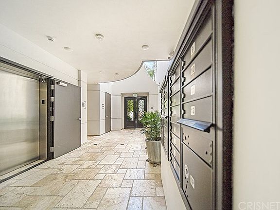 4th image of 5253 Vantage Ave Unit 302