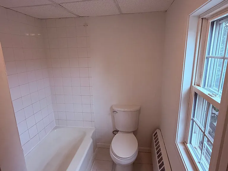 931 James Ave #B — Photo 8