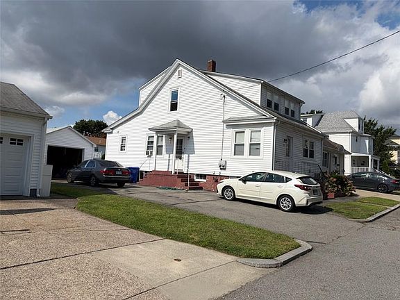 2nd image of 293 Sutton Ave