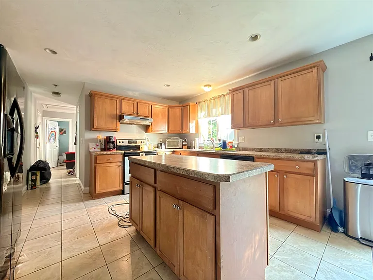 215 Main St — Photo 9
