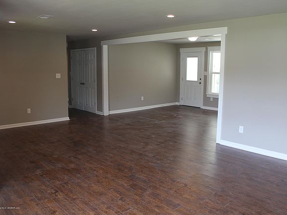 4th image of 15 Longwood Pl