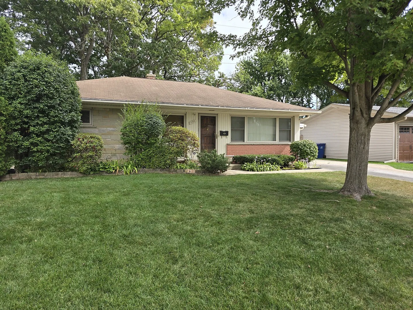 1025 Longaker Rd photo 1
