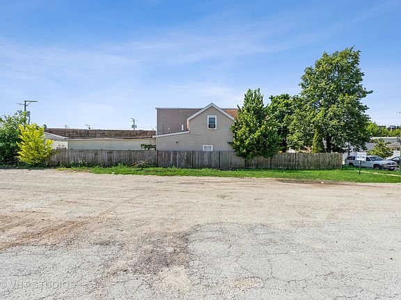 3rd image of 1927 N Leclaire Ave