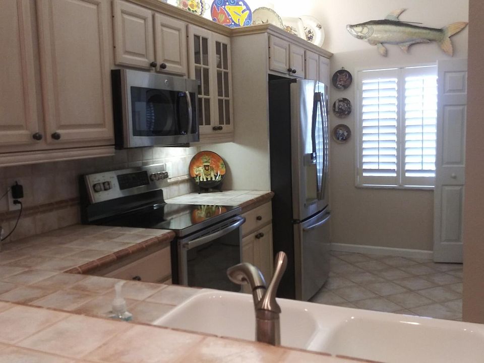 2nd image of 5607 College Rd APT 201