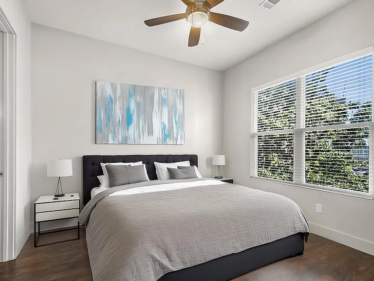 State Street Flats Apartments Bedroom