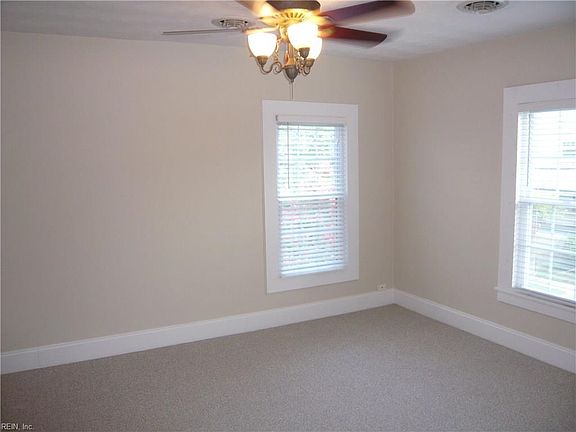 5th image of 949 Harrington Ave