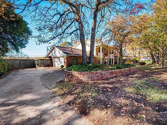3rd image of 1005 Overhill Dr
