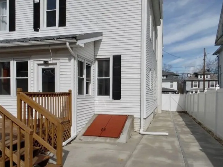 211-213 Montgomery Ave — Photo 3