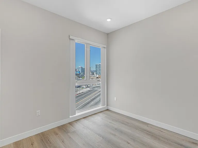 825 Coronado-Building — Photo 127