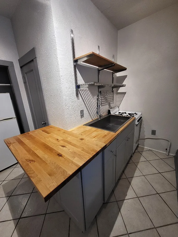 Studio, 400 sqft, $1,025 — Photo 3