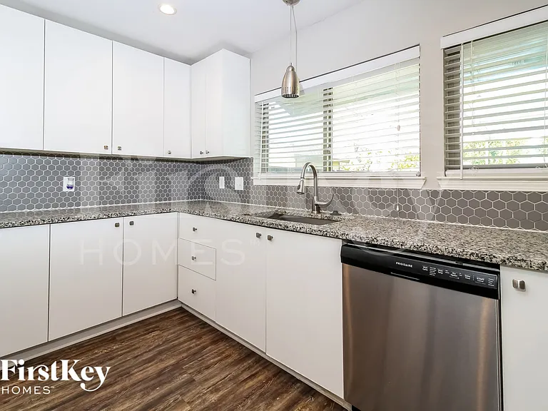 3529 Birchwood Ln — Photo 8