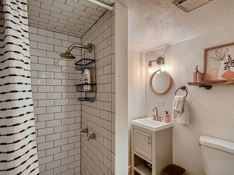 624 N Downing St #2 — Photo 8