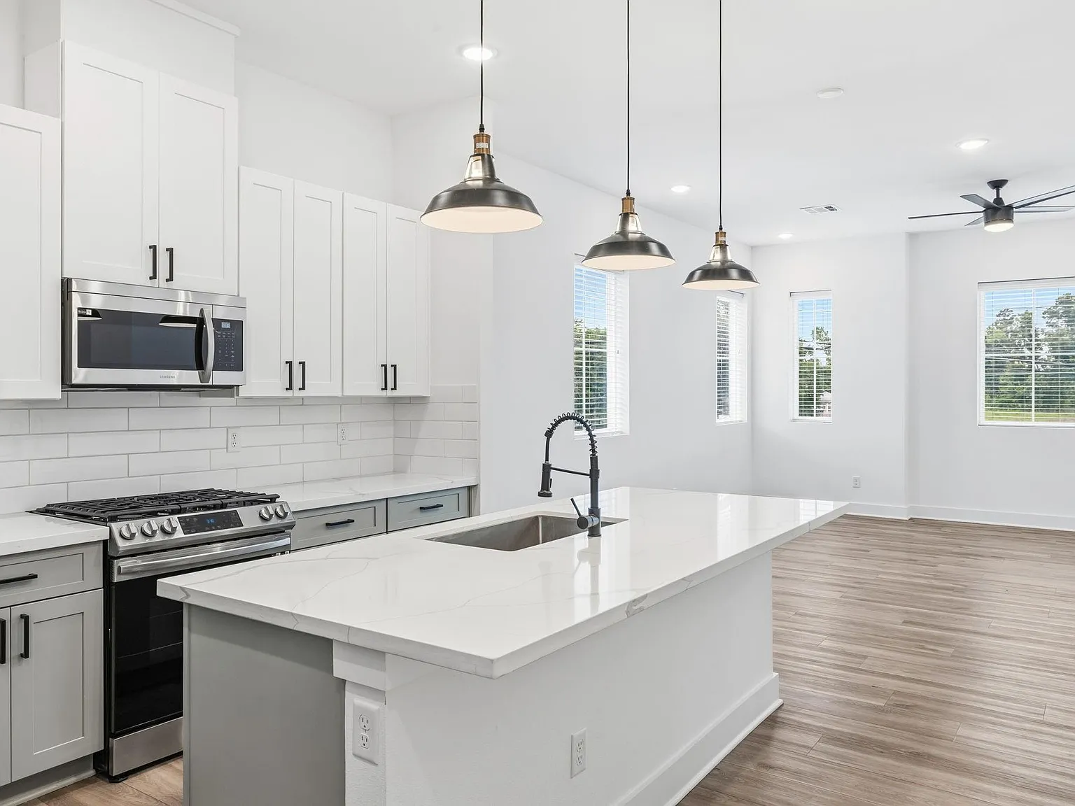 3 bed, 3.5 bath, 1659 sqft, $2,450 — Photo 3