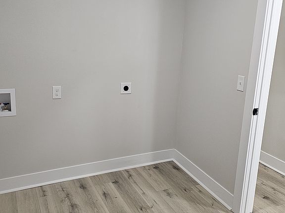 5th image of 526 N Washington St #1