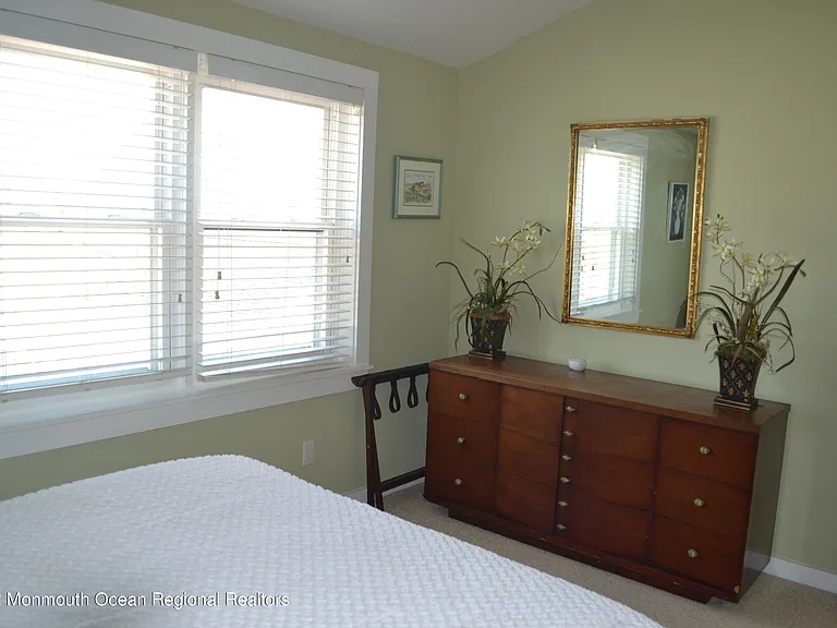 15 Ortley Ave — Photo 32
