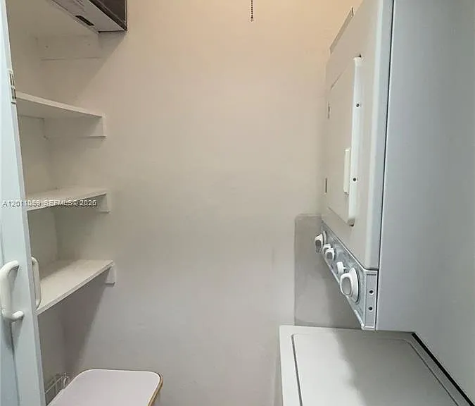 8600 Byron Ave #8 — Photo 10