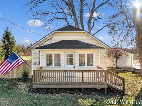 1722 144th Ave, Dorr, MI 49323