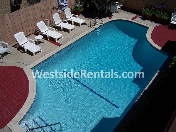 2nd image of 4310 Vineland Ave APT 210