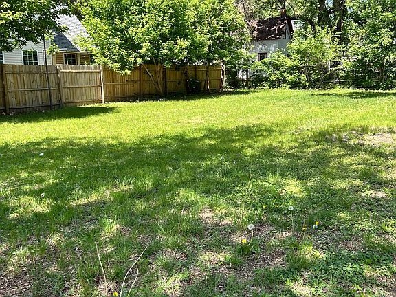 3rd image of 422 33rd Ave N