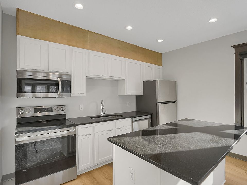 1129 8th St SE is 15-minute walk to campus!