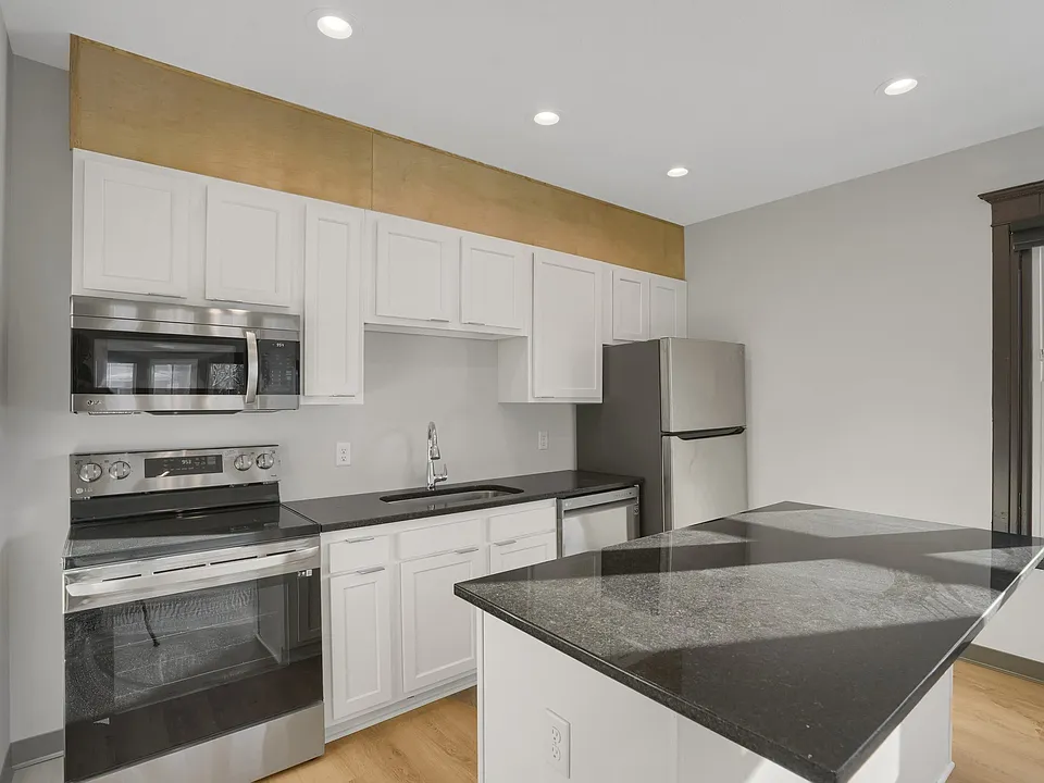 1129 8th St S #1