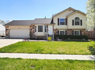 916 E Granite Peak Dr, Sandy, UT 84094