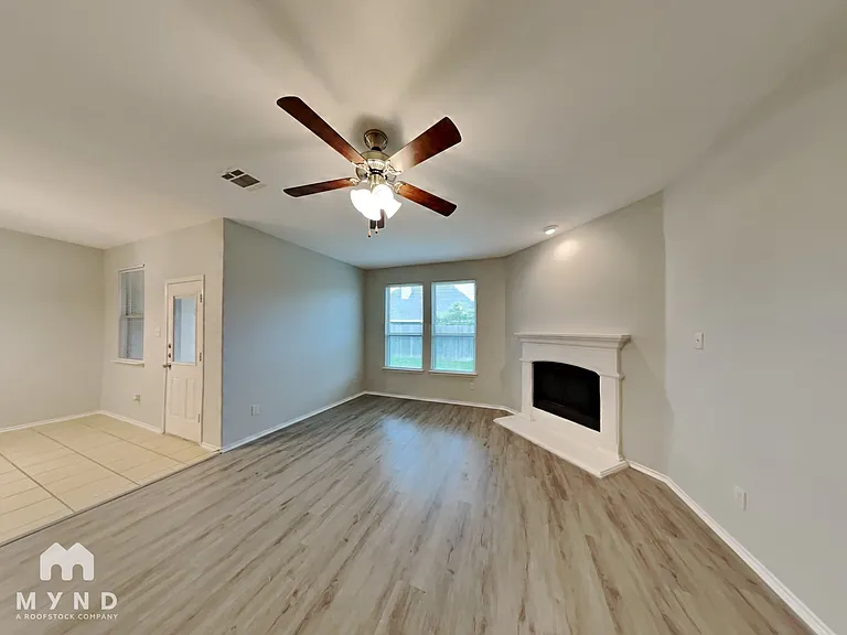 414 Jasmine Cir — Photo 9