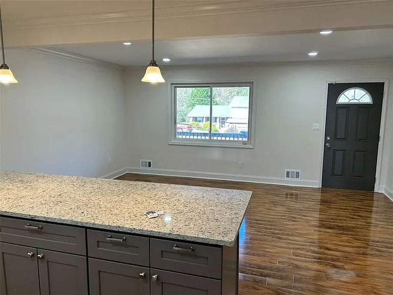 4642 Elmhurst Dr — Photo 7