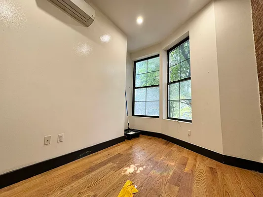 Rented by Pear NYC LLC | media 22