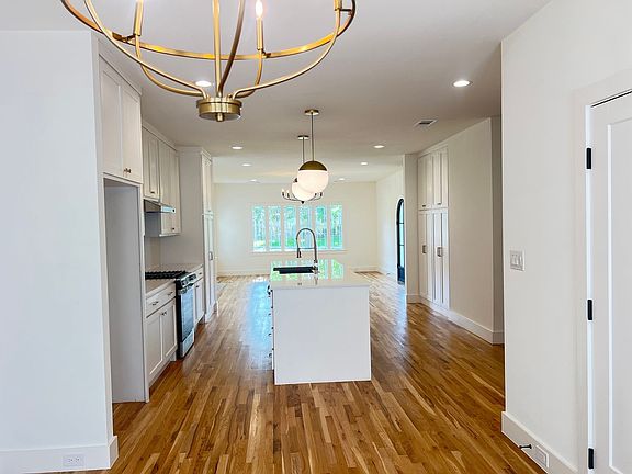 5th image of 3303 Homer St