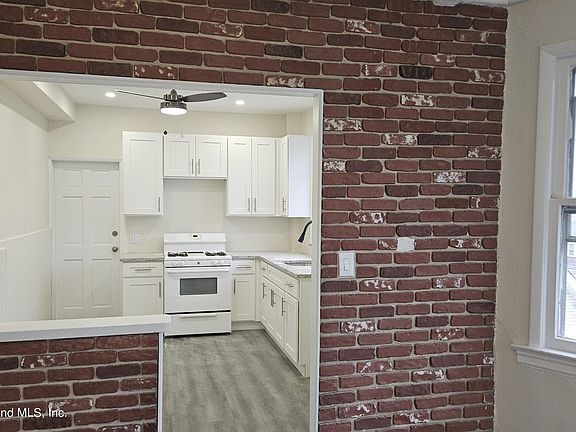 3rd image of 206 Willard Ave Floor 2