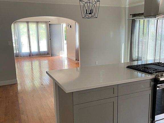 3rd image of 845 N Kilkea Dr