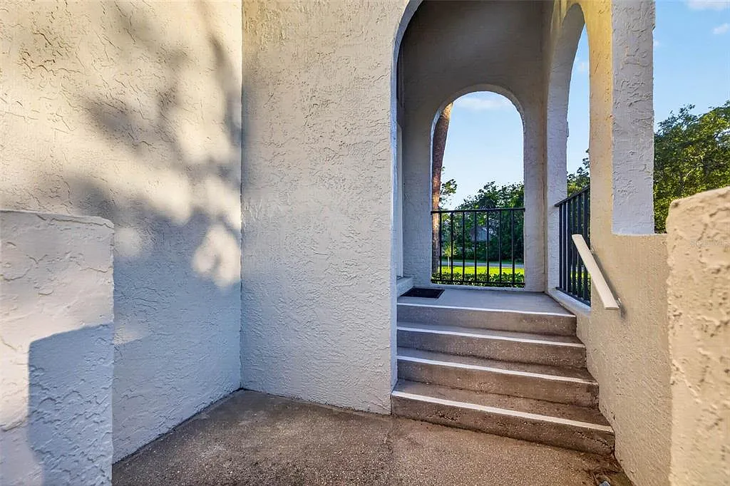 2 bed, 2.5 bath, 1210 sqft, $3,000 — Photo 2