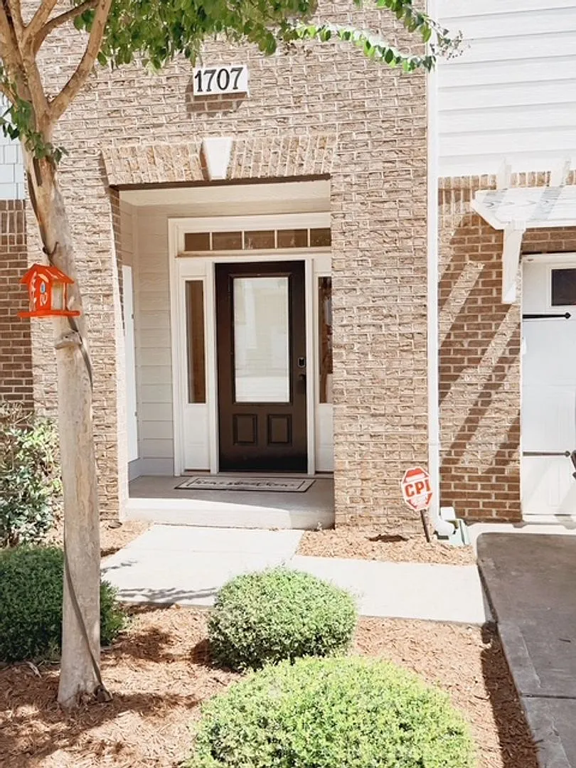 Prime Cary Location — Photo 1