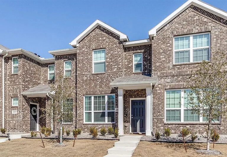 2921 Mare Dr — Photo 2